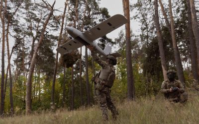 România negociază cu Ucraina producția de drone: 200 de milioane de euro pentru coproducție România poartă discuții cu 15 companii din Ucraina pentru a demara producția de drone, un proiect finanțat cu 200 de milioane de euro prin Fondul European pentru Apărare (SAFE), a anunțat Ministrul Apărării, Radu Miruță