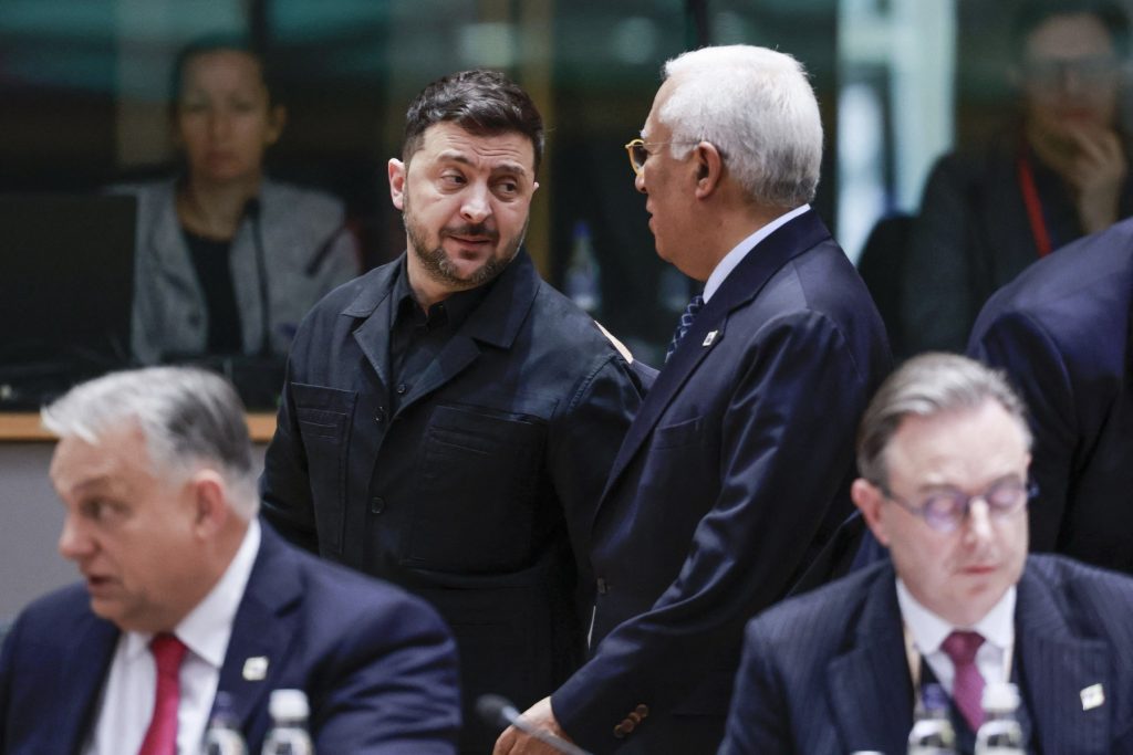 Zelenski speră la o schimbare politică în Ungaria pentru a îmbunătăți relațiile bilaterale Președintele ucrainean Volodimir Zelenski a exprimat public speranța că partidul condus de premierul ungar Viktor Orbán va pierde alegerile