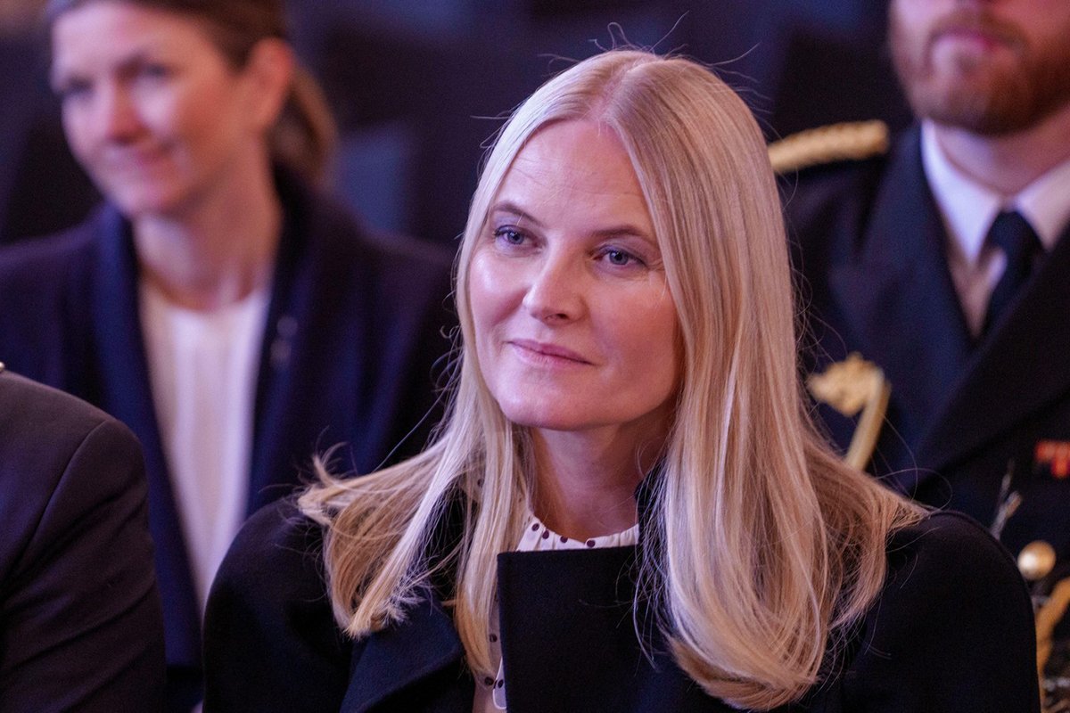 Prințesa Mette-Marit a Norvegiei regretă prietenia cu Jeffrey Epstein, încercând să limiteze scandalul Prințesa moștenitoare a Norvegiei, Mette-Marit, a exprimat vineri regrete profunde cu privire la prietenia ei cu Jeffrey Epstein, defunctul infractor sexual