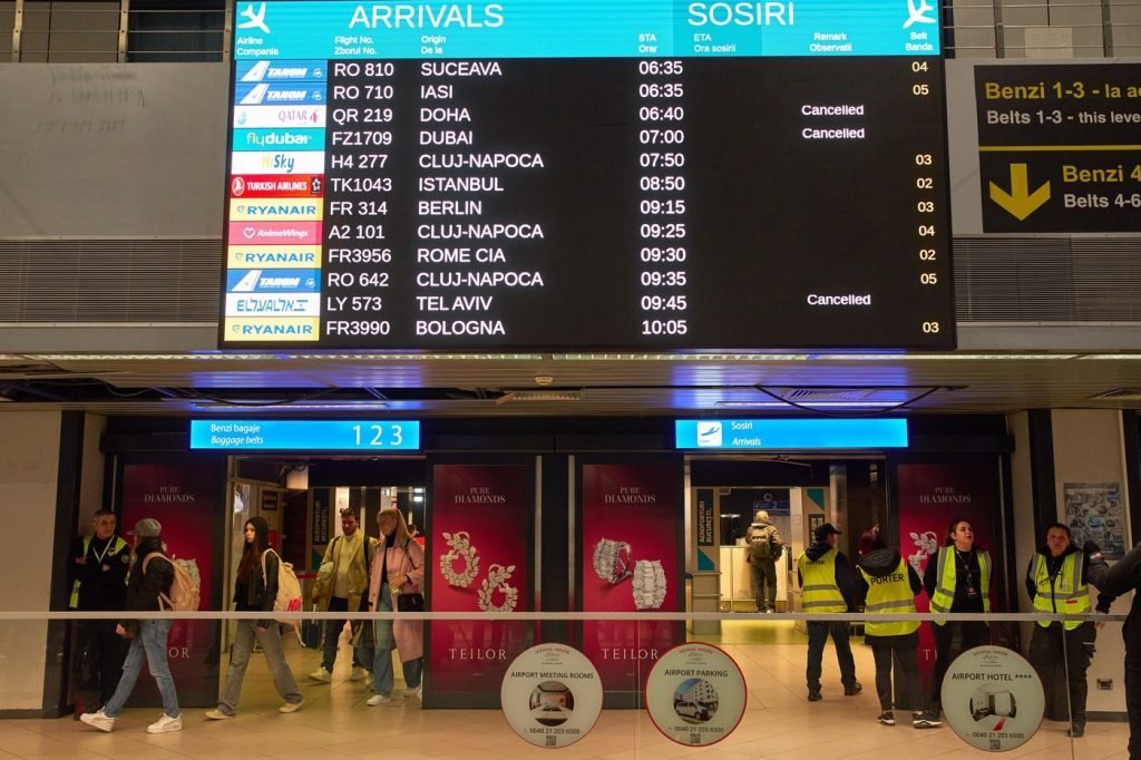 Zboruri anulate între România și Orientul Mijlociu din cauza tensiunilor regionale Mai multe companii aeriene au suspendat temporar zborurile cu plecare sau sosire în România din cauza escaladării tensiunilor în Orientul Mijlociu