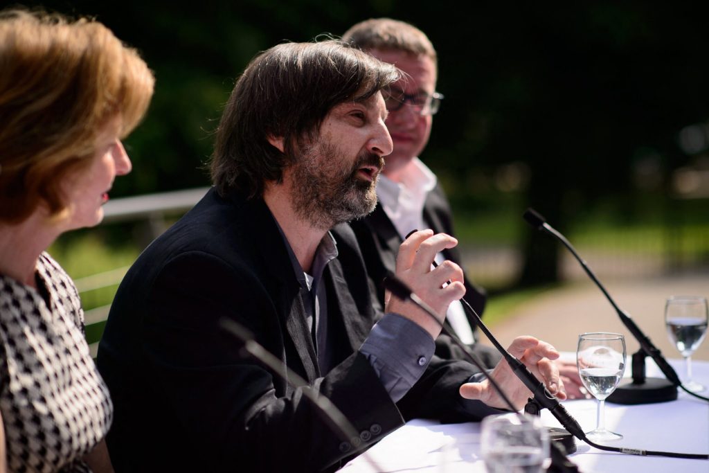 Smiljan Radic Clarke, arhitectul chilian care a cucerit Premiul Pritzker Smiljan Radic Clarke, un nume emblematic în arhitectura contemporană, a fost distins cu Premiul Pritzker, considerat echivalentul Nobelului în domeniu