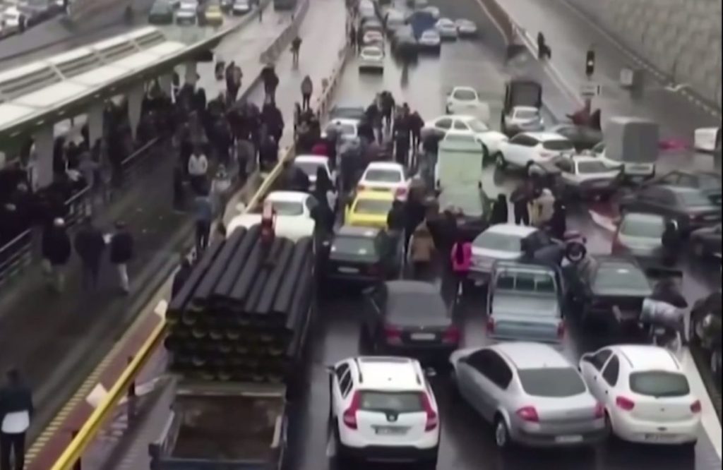 Inflație Galopantă în Iran: O Cifră Alarmantă Rata anuală a inflației în Iran a atins un nou record, crescând la 50,6% la jumătatea lunii martie, potrivit datelor oficiale publicate recent