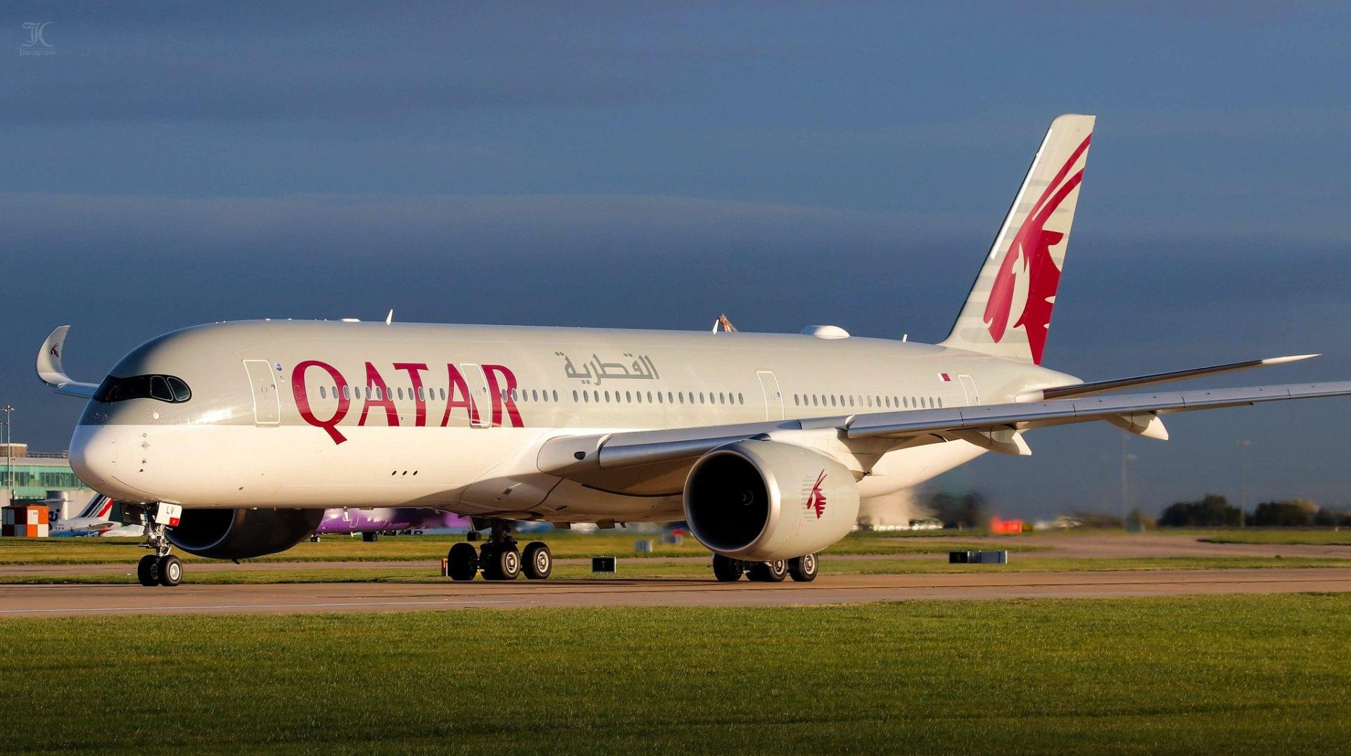 Qatar Airways își mută avioane în Spania, pe fondul tensiunilor cu Iranul Compania aeriană Qatar Airways a luat măsuri de precauție semnificative, mutând aproape 20 de aeronave la Teruel, în Spania