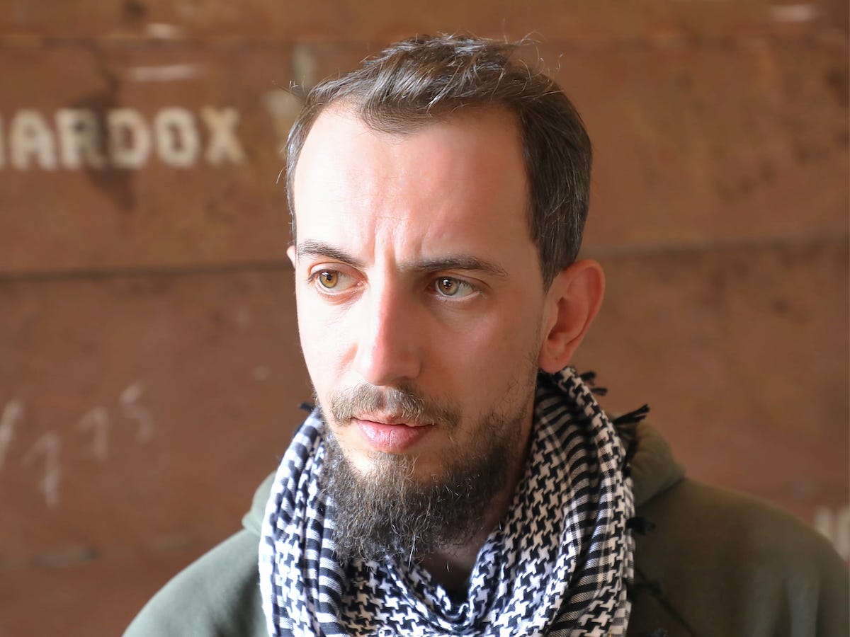 Radu Hossu câștigă procesul cu Realitatea Plus și România TV Radu Hossu, cunoscut corespondent de război și activist civic, a obținut o victorie importantă în instanță