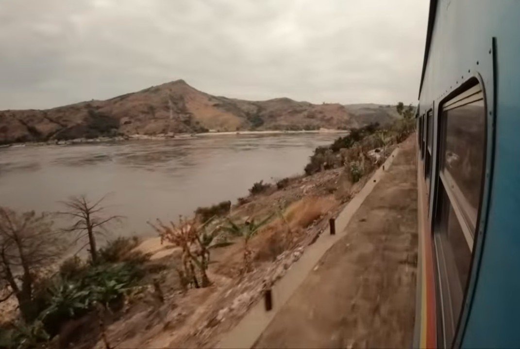 Alunecare de teren devastatoare în estul Republicii Democrate Congo: Peste 200 de morți O alunecare de teren de proporții, declanșată de ploile torențiale, a provocat moartea a peste 200 de persoane marți în apropierea unei mine din estul Republicii Democrate Congo