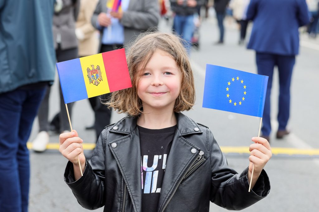 Parlamentul European pregătește fonduri pentru extinderea UE Parlamentul European propune o clauză obligatorie de revizuire pentru a asigura finanțarea adecvată a statelor candidate în cazul unei extinderi a Uniunii Europene