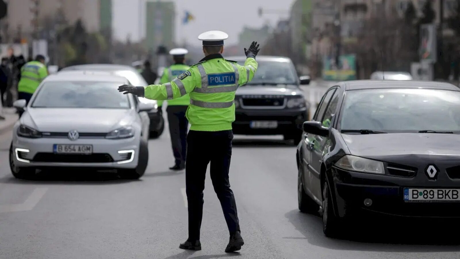 Restricții de circulație pe Bulevardul Basarabia din cauza unei surpări Bucureștenii care tranzitează Bulevardul Basarabia se confruntă cu restricții de circulație începând de luni, 30 martie 2026, din cauza unei surpări a carosabilului