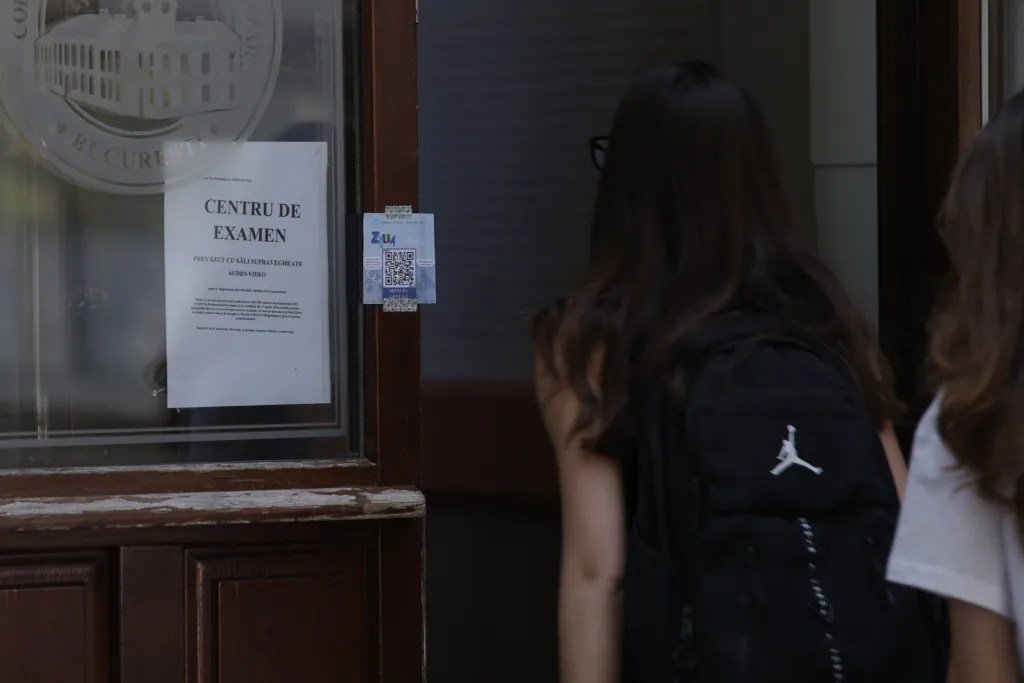 Simulare la matematică pentru bacalaureatul din 2026: mii de elevi de clasa a XII-a au susținut examenul București – Elevii de clasa a XII-a au susținut marți simularea probei obligatorii a profilului la bacalaureatul din 2026, respectiv examenul la matematică