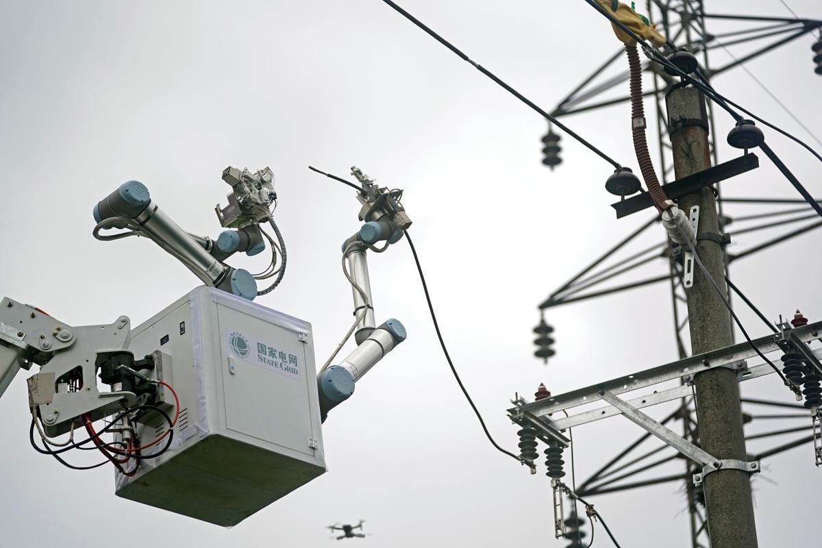 China repară automat linii electrice de 10 kV