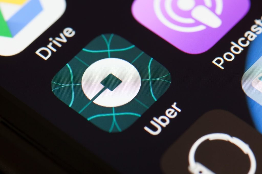 Uber inovează, Tesla pierde teren în fața concurenței