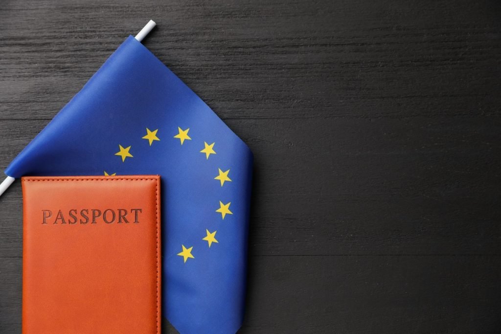 Românii, în topul europenilor care renunță la cetățenia autohtonă Aproximativ 40.000 de români au obținut cetățenia altor state membre ale Uniunii Europene în 2024, conform datelor preliminare ale Eurostat