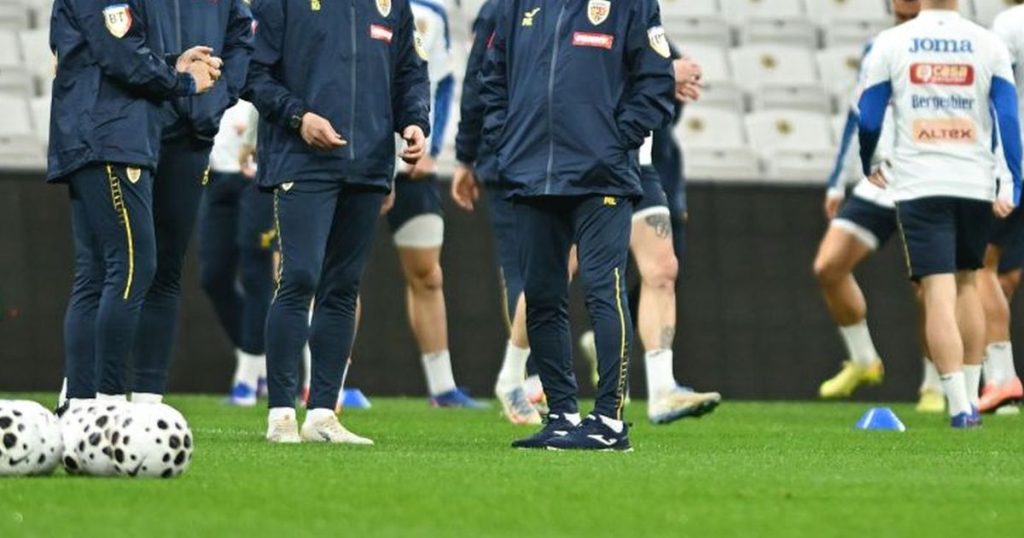 Incertitudine la poarta României înainte de barajul cu Turcia Istanbulul fierbe pentru barajul crucial dintre Turcia și România, programat joi, de la ora 19:00, meci ce va fi transmis live pe GOLAZO.ro și în direct pe Prima TV
