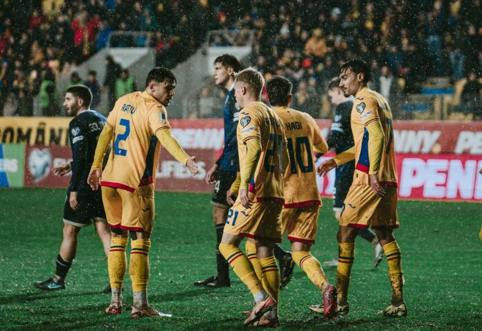 Play-off-ul Mondial: România se luptă pentru un loc la turneul final din 2026 Naționala de fotbal a României se pregătește să intre în lupta pentru calificarea la Cupa Mondială din 2026, turneu final care va fi găzduit de Statele Unite ale Americii, Mexic și Canada