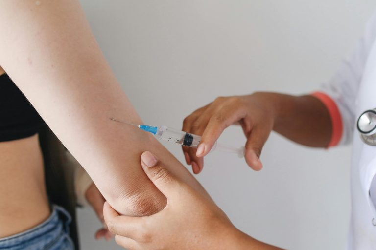 Vaccin antigripal salvator? Studiul arată legătura cu prevenirea alzheimer