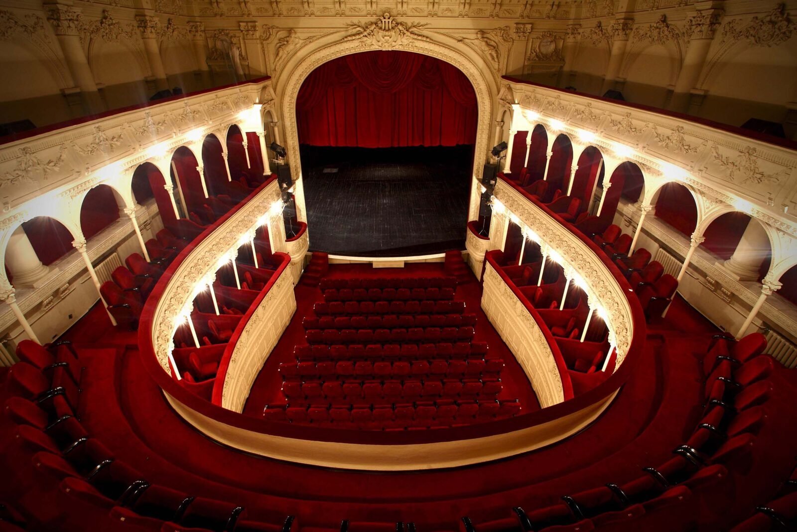Interimate prelungite la teatrele bucureștene, pentru 46 milioane euro
Comisia de concurs, desemnată abia în aprilie