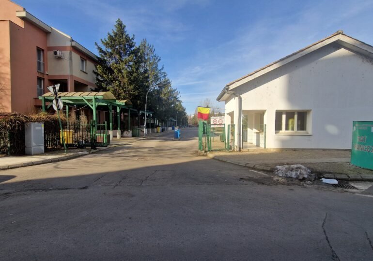 Primăria Bucureștiului, prejudiciată cu peste 650.000 de lei din cauza unui apartament ocupat de un partid politic Primăria Capitalei se confruntă cu o gaură financiară semnificativă din cauza neplății chiriei și utilităților aferente unui apartament situat în Satul Francez, un complex rezidențial de lux