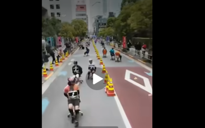 Campionatul Mondial de Curse cu Scaune de Birou: Un Sport Neobișnuit Cucereste Japonia Japonia a adoptat un sport neconvențional, dar care câștigă rapid teren în rândul pasionaților de adrenalină: cursele cu scaune de birou