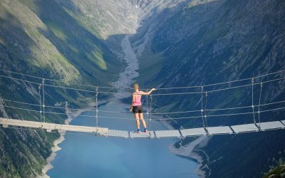 Un pod suspendat impresionant, care se va ridica la statutul de cel mai înalt din Europa, este pe cale să schimbe fața unei comune din județul Bistrița-Năsăud