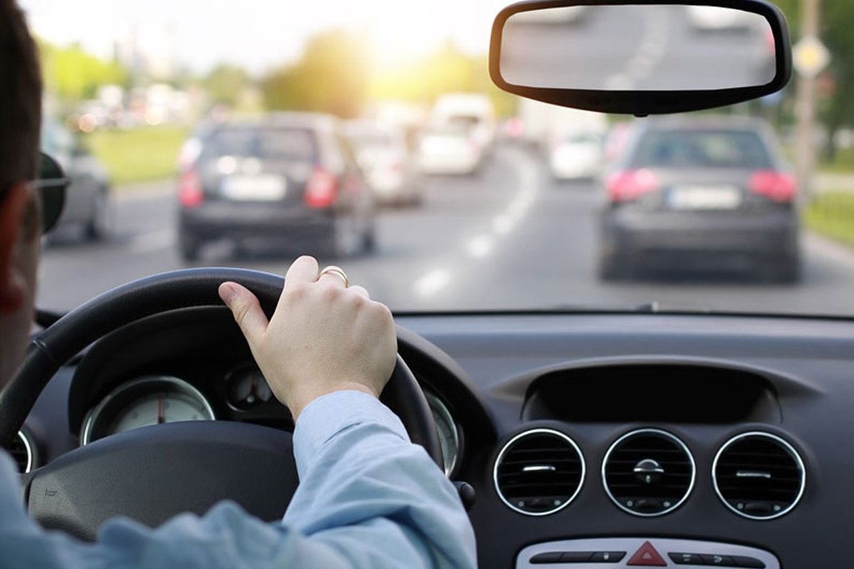 Cum să reduci consumul de combustibil: Sfaturi pentru un șofat eficient În contextul prețurilor ridicate la carburanți, optimizarea consumului de combustibil devine o prioritate pentru mulți șoferi