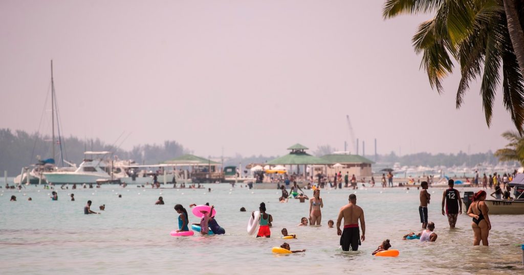 Santo Domingo: Oportunități turistice, accesibilitate limitată pentru locuitori Santo Domingo, capitala Republicii Dominicane, se confruntă cu o discrepanță notabilă între potențialul turistic ridicat și participarea redusă a localnicilor la activitățile de agrement