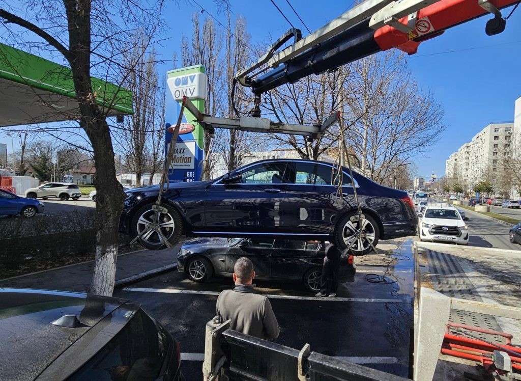 Sectorul 4: Mașinile parcate ilegal, ridicate pentru curățenia stradală și o licitație de 19 milioane de euro Primăria Sectorului 4 va începe ridicarea mașinilor parcate neregulamentar pentru a permite curățarea rigolelor de scurgere a apei