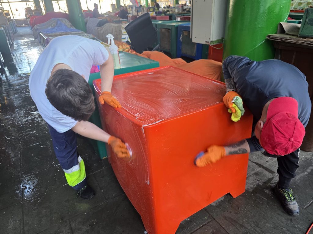 Sectorul 1 începe curățenia de primăvară: Piețe, locuri de joacă și străzi, vizate de autorități Primăria Sectorului 1 a demarat o amplă acțiune de curățenie, care vizează piețele, locurile de joacă și străzile din sector