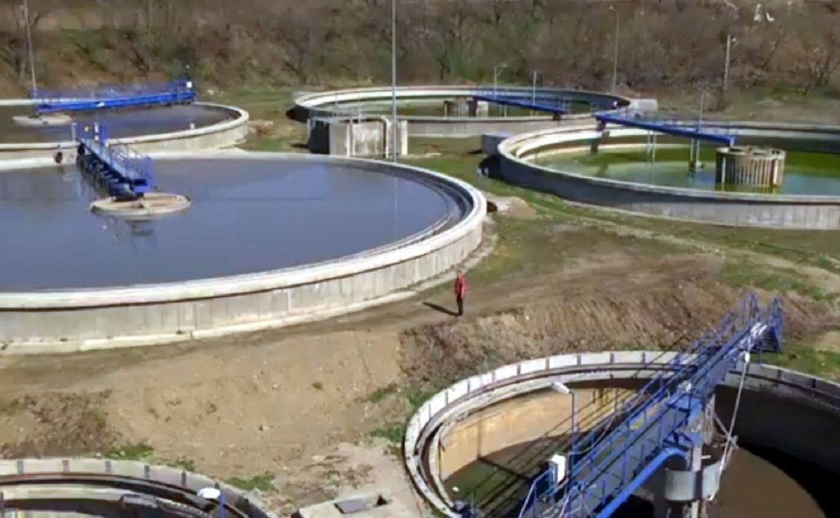 Ploieștiul, sufocat de datoriile stației de epurare: 9,6 milioane de euro pentru penalități Stația veche de epurare a Ploieștiului, construită între 1965 și 1970, a generat o gaură financiară uriașă pentru bugetul local