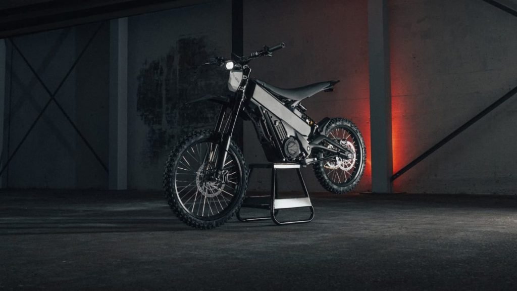 Părinte, judecat pentru că și-a lăsat copilul să conducă o motocicletă electrică