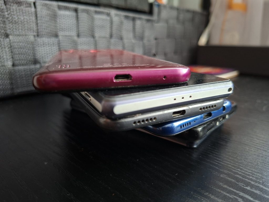 De ce amână românii schimbarea telefonului și îl înlocuiesc mai des acum?