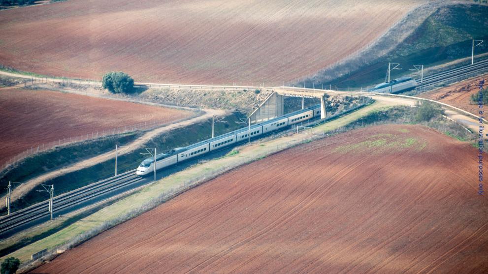 Anchetă europeană de fraudă vizează fonduri UE pentru o linie de mare viteză din Spania Parchetul European (EPPO) din Madrid a demarat o anchetă privind o posibilă fraudă care ar implica fonduri europene