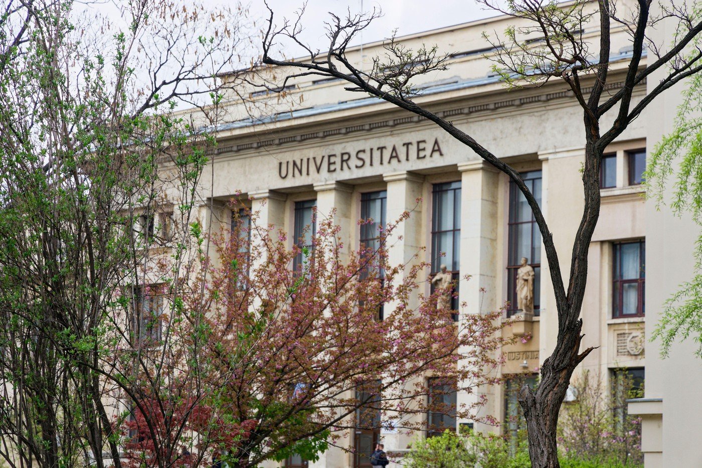 Universitățile Românești în Clasamentul QS 2026: O Privire Detaliată Universitățile din România continuă să se confrunte cu dificultăți în a urca în clasamentele QS by Subject 2026, deși unele programe individuale reușesc să obțină rezultate notabile