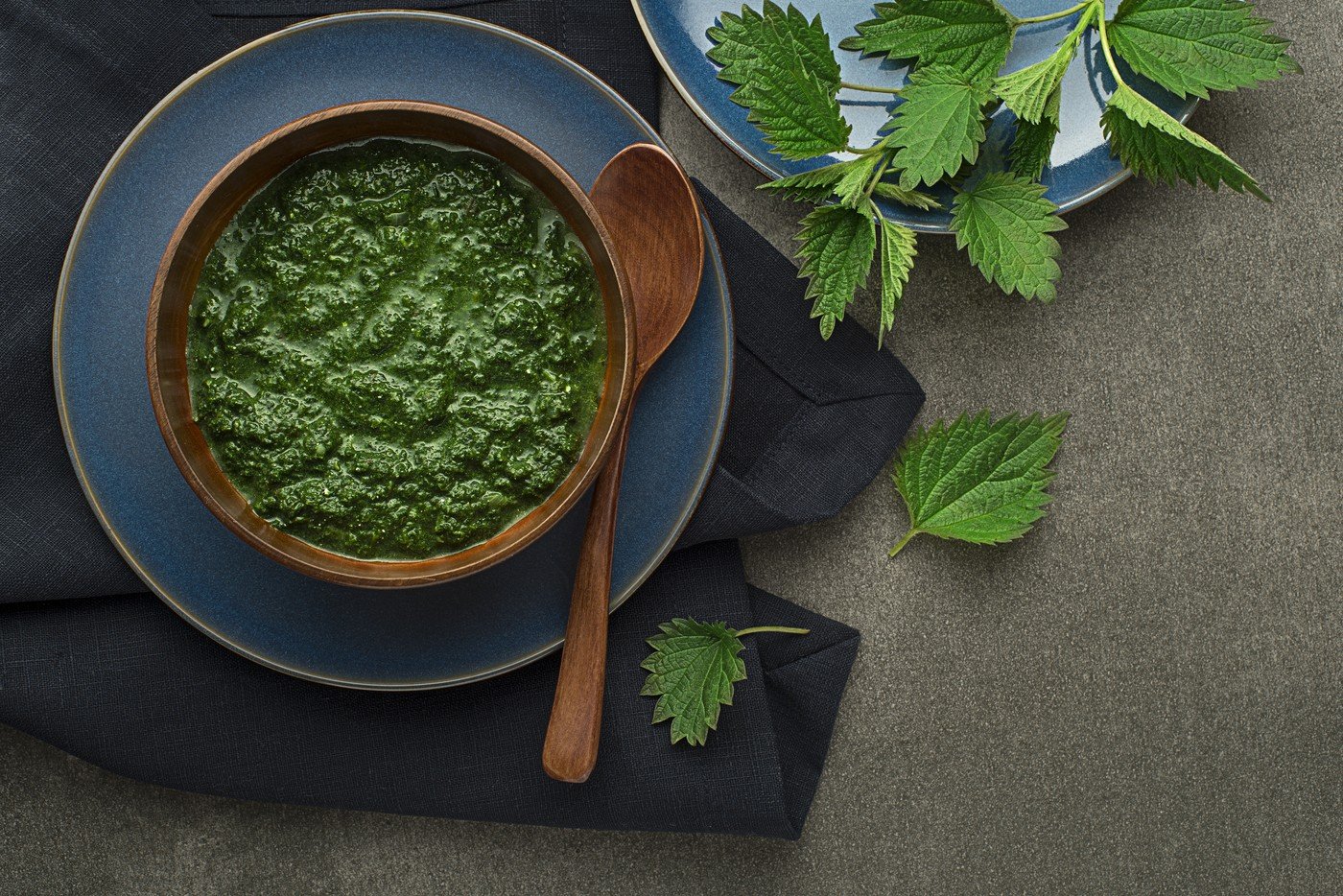 Urzicile, un deliciu sezonier cu prețuri care ridică semne de întrebare Sezonul urzicilor a început, iar românii se pot bucura de beneficiile acestei plante cu proprietăți nutritive impresionante