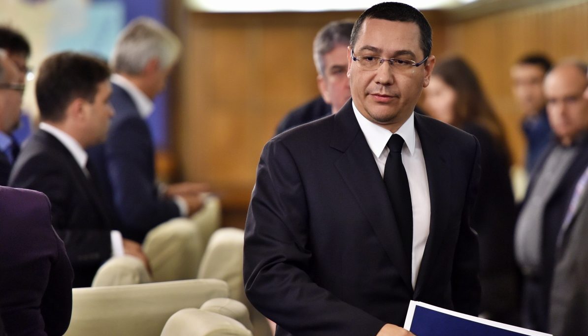 Fiica lui Victor Ponta, adusă din Abu Dhabi cu un avion pentru elevi? Surse apropiate familiei fostului premier Victor Ponta susțin că fiica acestuia, Irina, a fost chemată de la studii din Abu Dhabi de către Consulatul României din Dubai