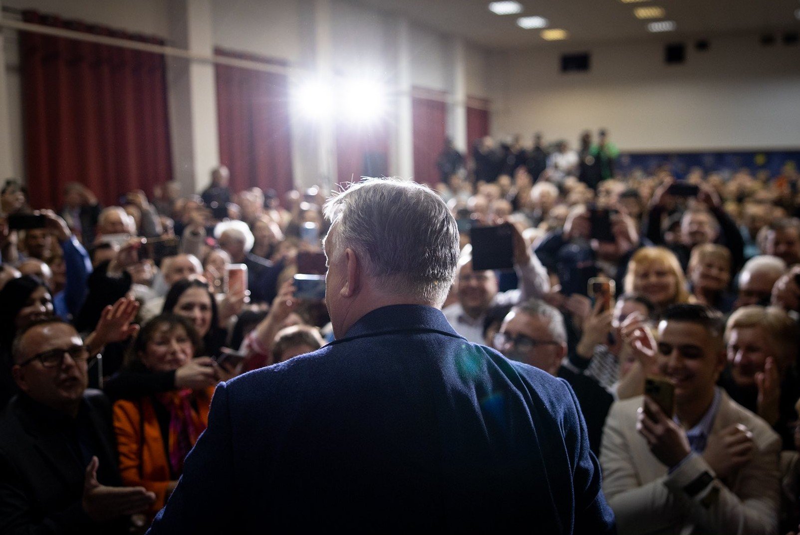 Scrutin crucial în Ungaria: Partidul Tisza, în fruntea preferințelor electoratului Cu o lună înaintea alegerilor parlamentare din Ungaria, programate pentru 12 aprilie 2026, scena politică pare să se contureze într-o confruntare strânsă între două forțe majore