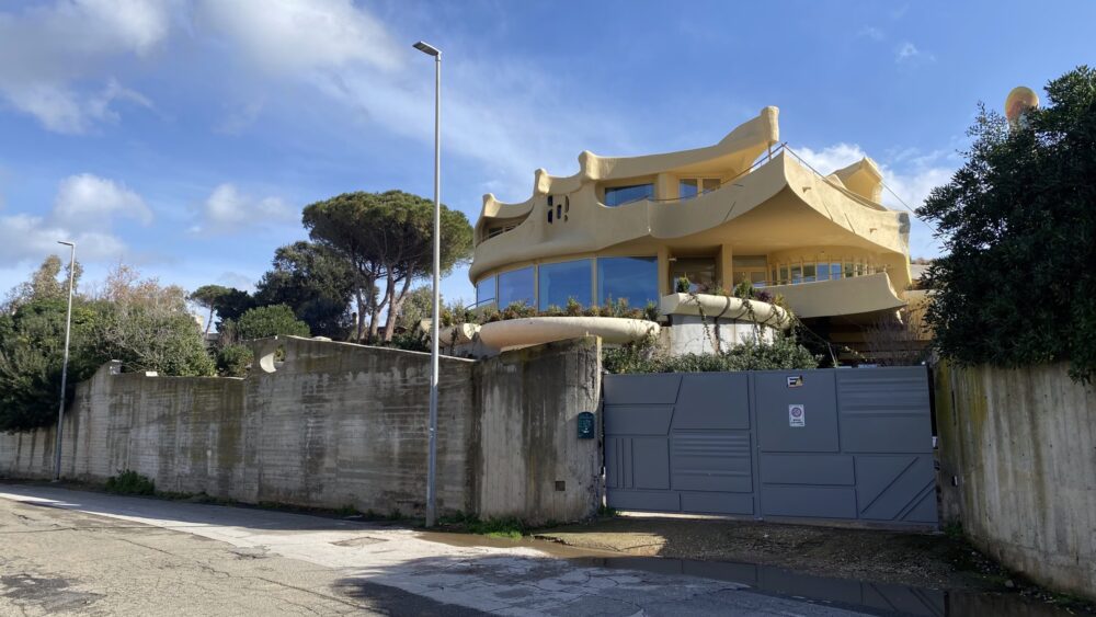 Părinții primarului Negoiță au investit milioane de euro în proprietăți pe litoralul italian Ilie și Lidia Negoiță, părinții primarului Sectorului 3, Robert Negoiță, au achiziționat două proprietăți în Civitavecchia, Italia, pentru suma de 2,8 milioane de euro