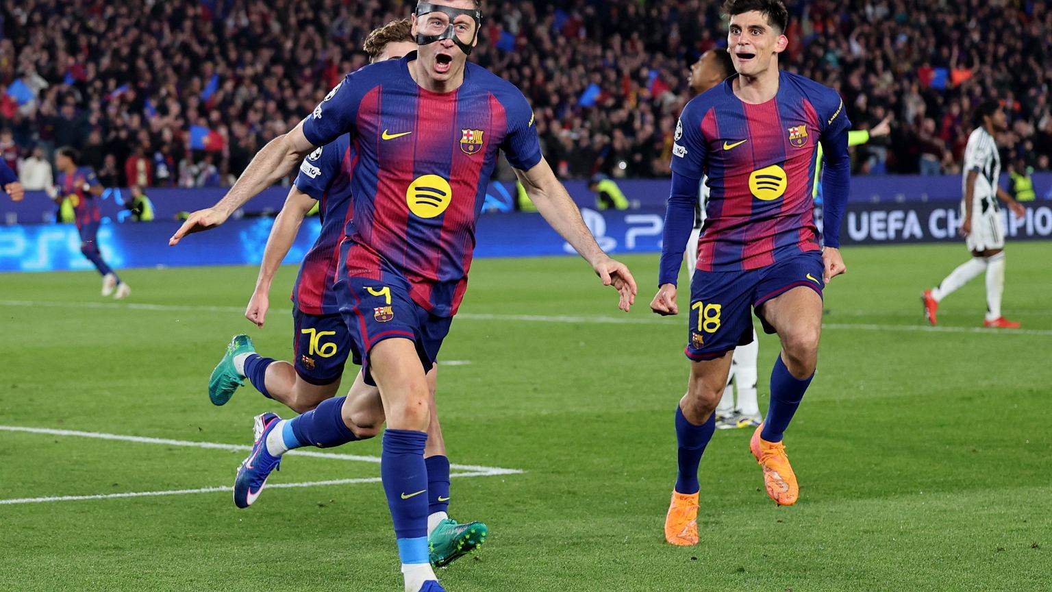 Barcelona zdrobește Newcastle în Liga Campionilor, cu o prestație memorabilă a lui Lewandowski Barcelona a învins categoric pe Newcastle United cu scorul de 7-2 în manșa secundă a optimilor de finală din Liga Campionilor