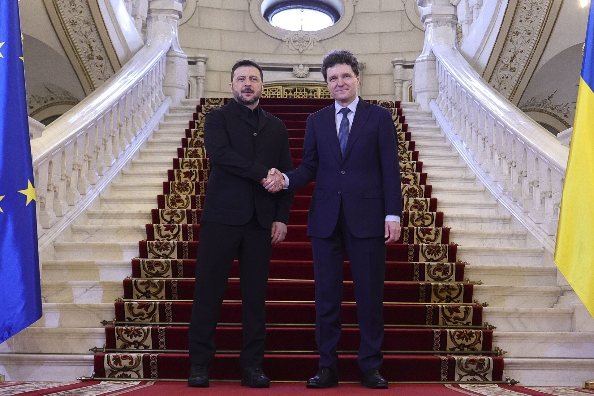 Zelenski la București: România și Ucraina, parteneriat strategic în discuție Președintele ucrainean Volodimir Zelenski a sosit joi la București pentru o vizită oficială, a doua în România după cea din octombrie 2023