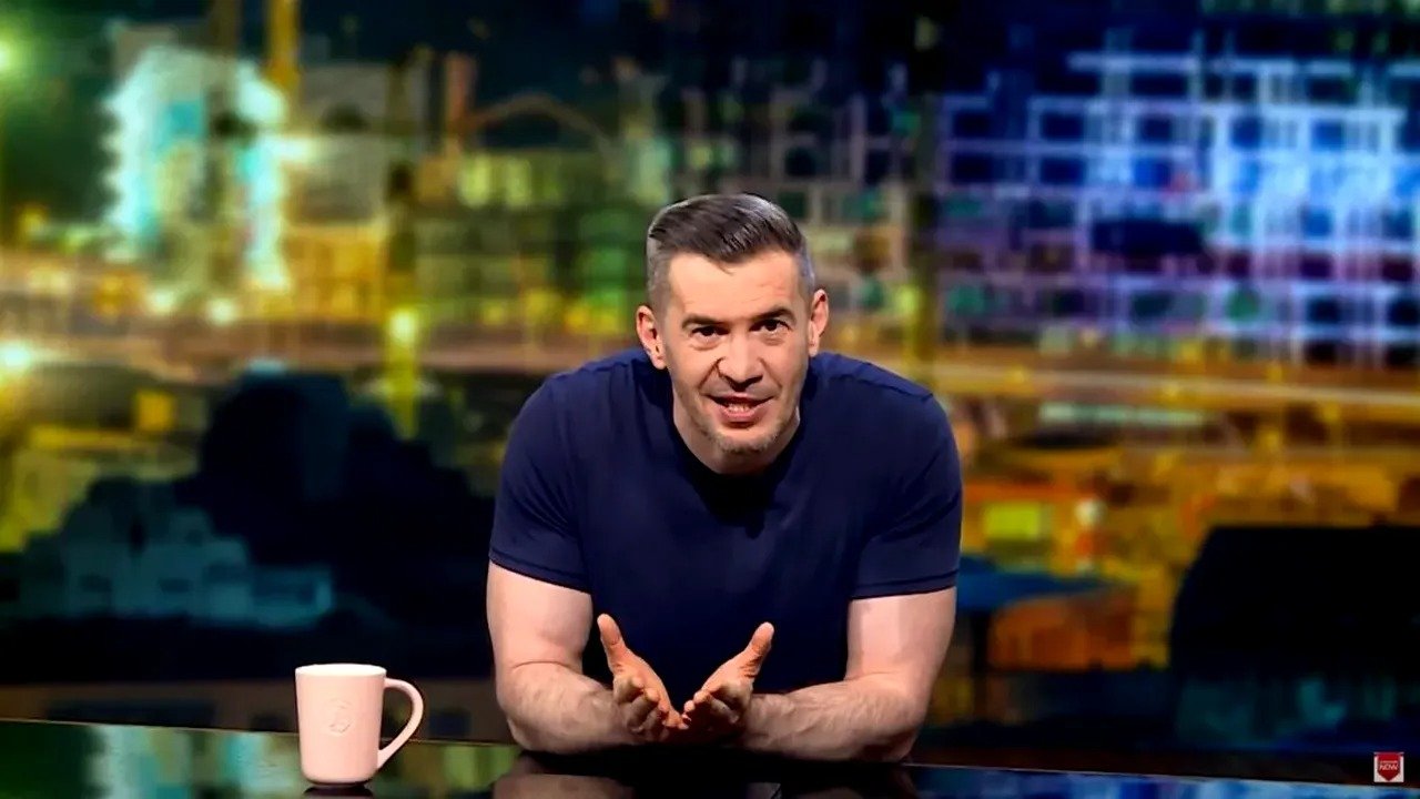 „Starea Nației” ar putea reveni la TVR: Dragoș Pătraru negociază reîntoarcerea pe micul ecran Emisiunea „Starea Nației”, realizată de jurnalistul Dragoș Pătraru, ar putea reveni pe micul ecran, după o absență de opt ani