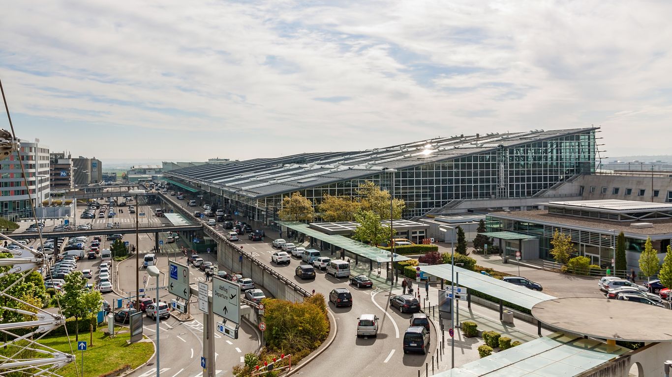 Românul umilit pe aeroportul din Stuttgart: A plătit o avere, deși avea bilet!