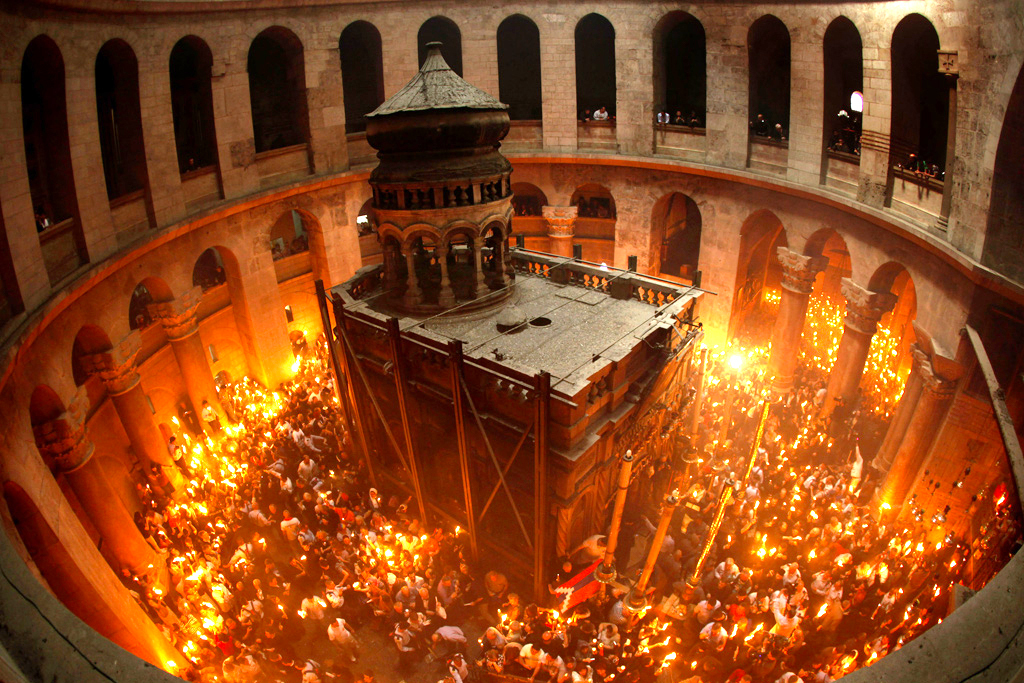 Moment-șoc la Ierusalim: Lumina Sfântă NU s-a aprins la Mormântul Sfânt