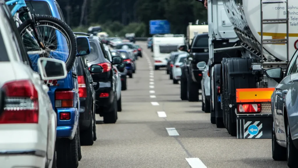 Circulația autovehiculelor de mare tonaj va fi restricționată pe trei artere rutiere importante din țară în perioada sărbătorilor Pascale