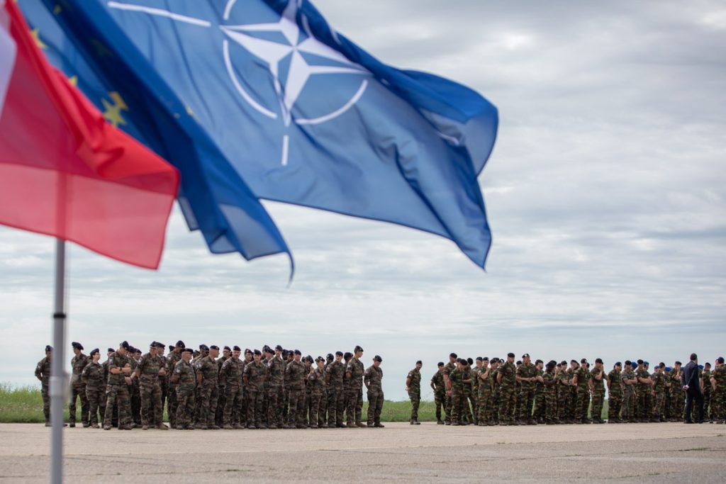 România celebrează 22 de ani de la aderarea la NATO, premierul Bolojan subliniază importanța Alianței București – România marchează astăzi 22 de ani de la aderarea la NATO, un eveniment crucial care a consolidat securitatea și stabilitatea țării