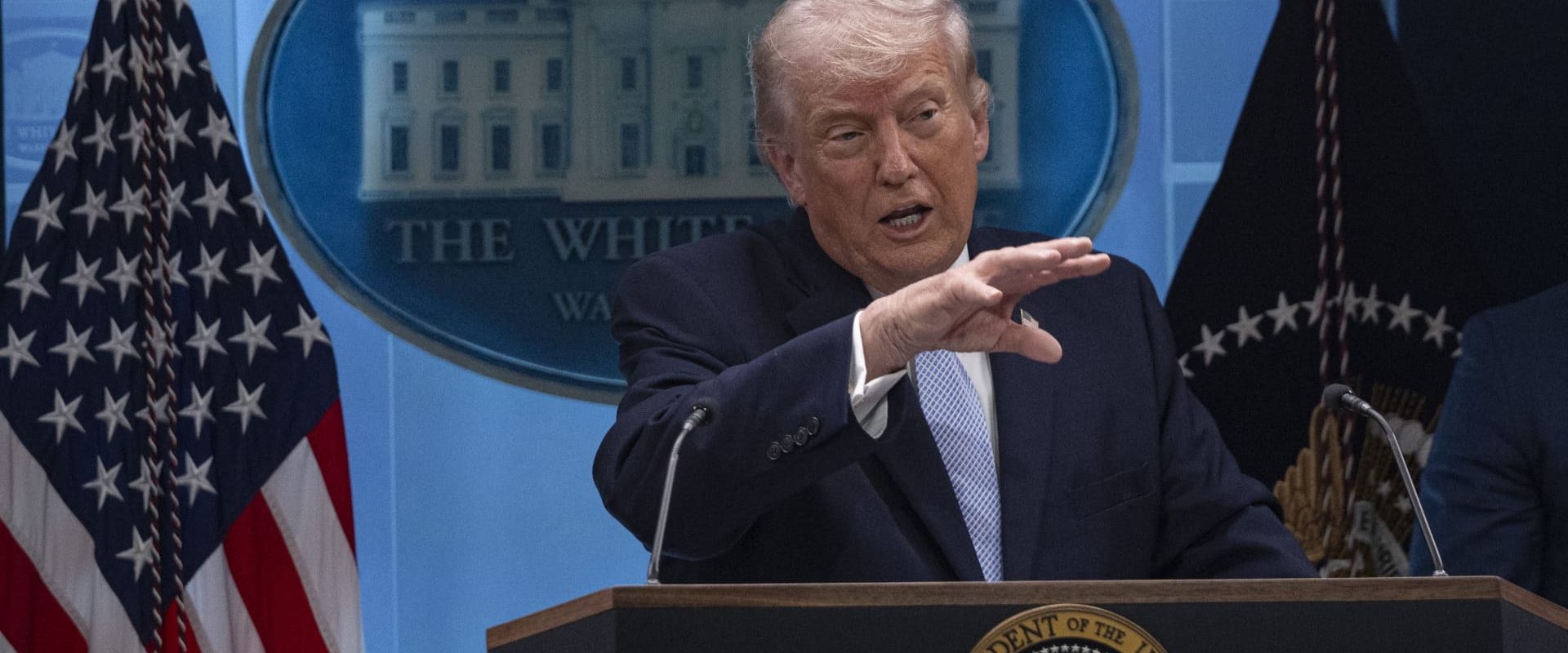 Trump țintește din nou Groenlanda, în timp ce războiul din Iran adâncește fisura NATO