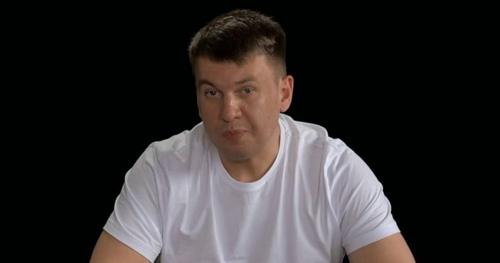 Avocatul Rus, Critic la Putin, Eliberat După Internare