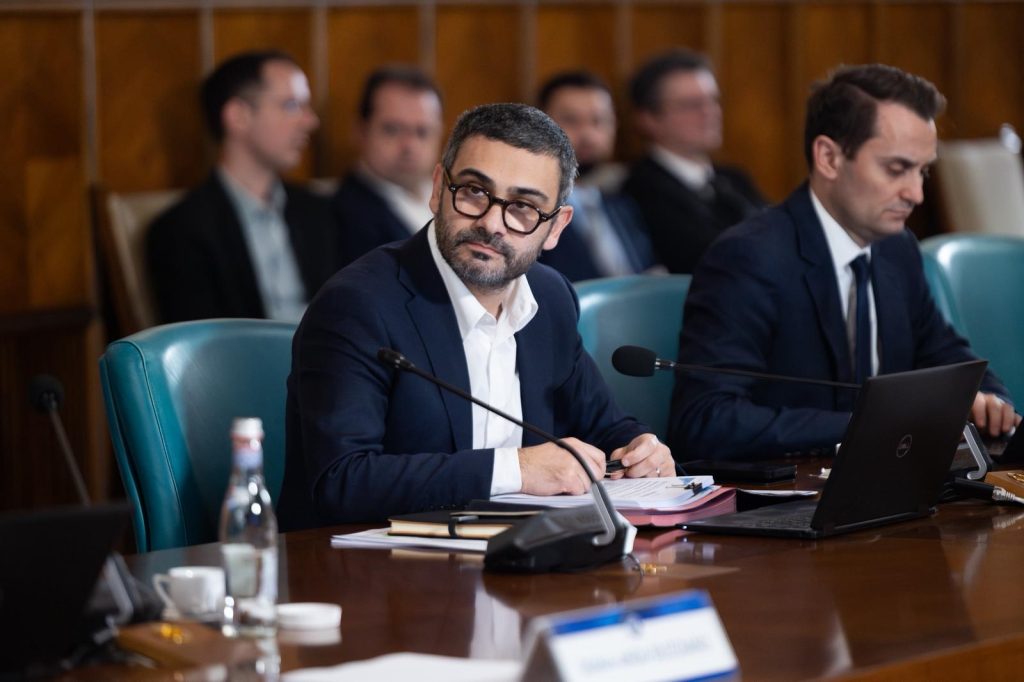 Băieți „deștepți” și la pază: Bolojan și Manole închid robinetul banilor