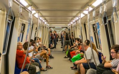 Metrorex, risipă pe salarii: 186 de angajați vând bilete, deși sunt automate
