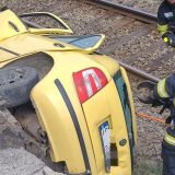 Accident GRAV pe DN7, Vâlcea: Mașină, proiectată lângă cale ferată, victime resuscitate
