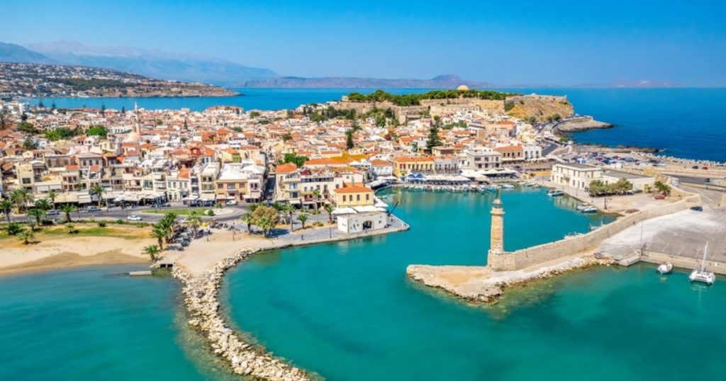 Grecia, restricții ȘOC pentru femei: Amenzi de 3.000 euro din vară