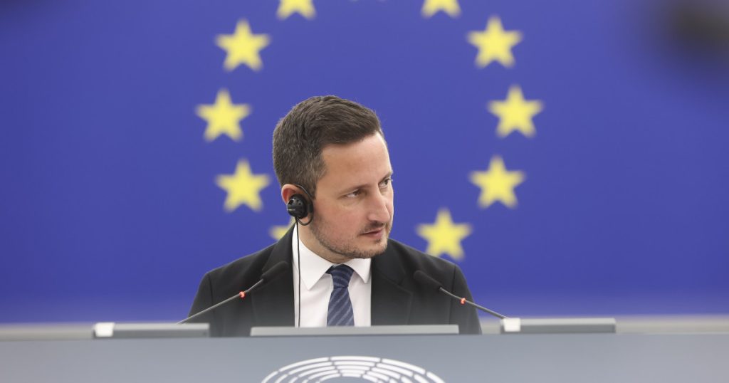 Ştefănuță cere „moment Ungaria” în România: Parlamentul, „ras din temelii”