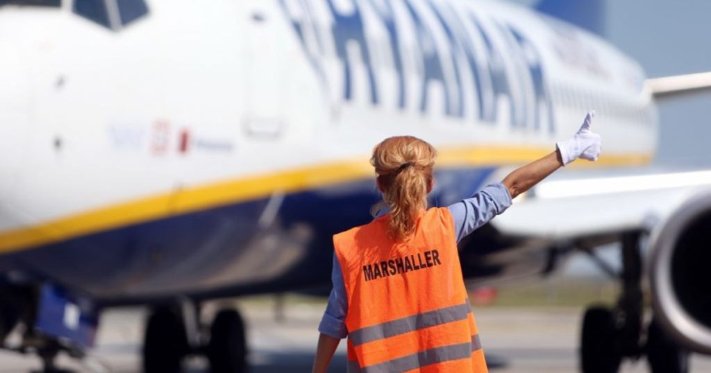 Avion Ryanair, ZBOR FĂRĂ PASAGERI: 190 de oameni, lăsați pe aeroport, fără bani